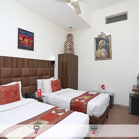 Hotel Oyo Flagship The Marc Blu Tājganj Esterno foto