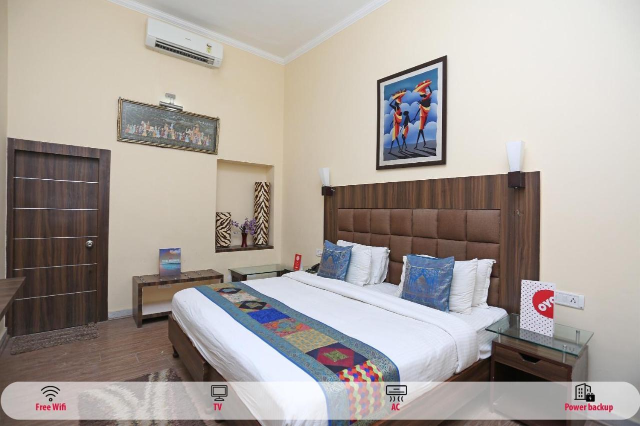 Hotel Oyo Flagship The Marc Blu Tājganj Esterno foto