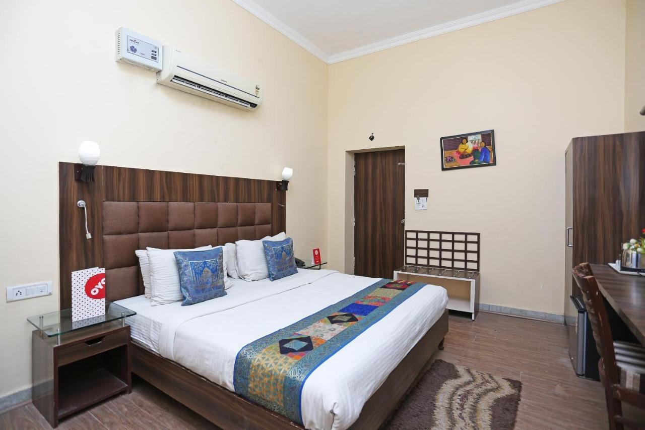 Hotel Oyo Flagship The Marc Blu Tājganj Esterno foto
