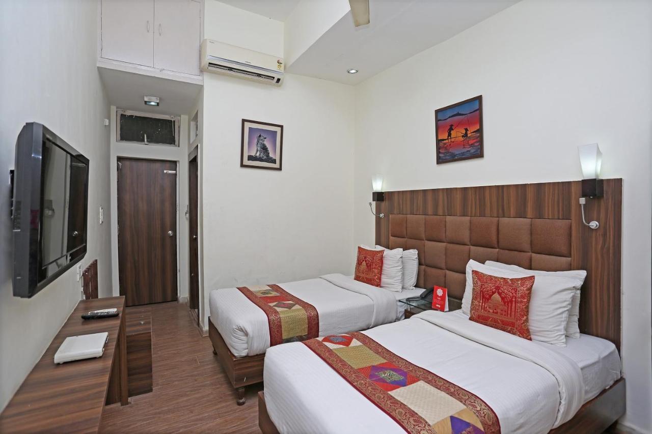 Hotel Oyo Flagship The Marc Blu Tājganj Esterno foto