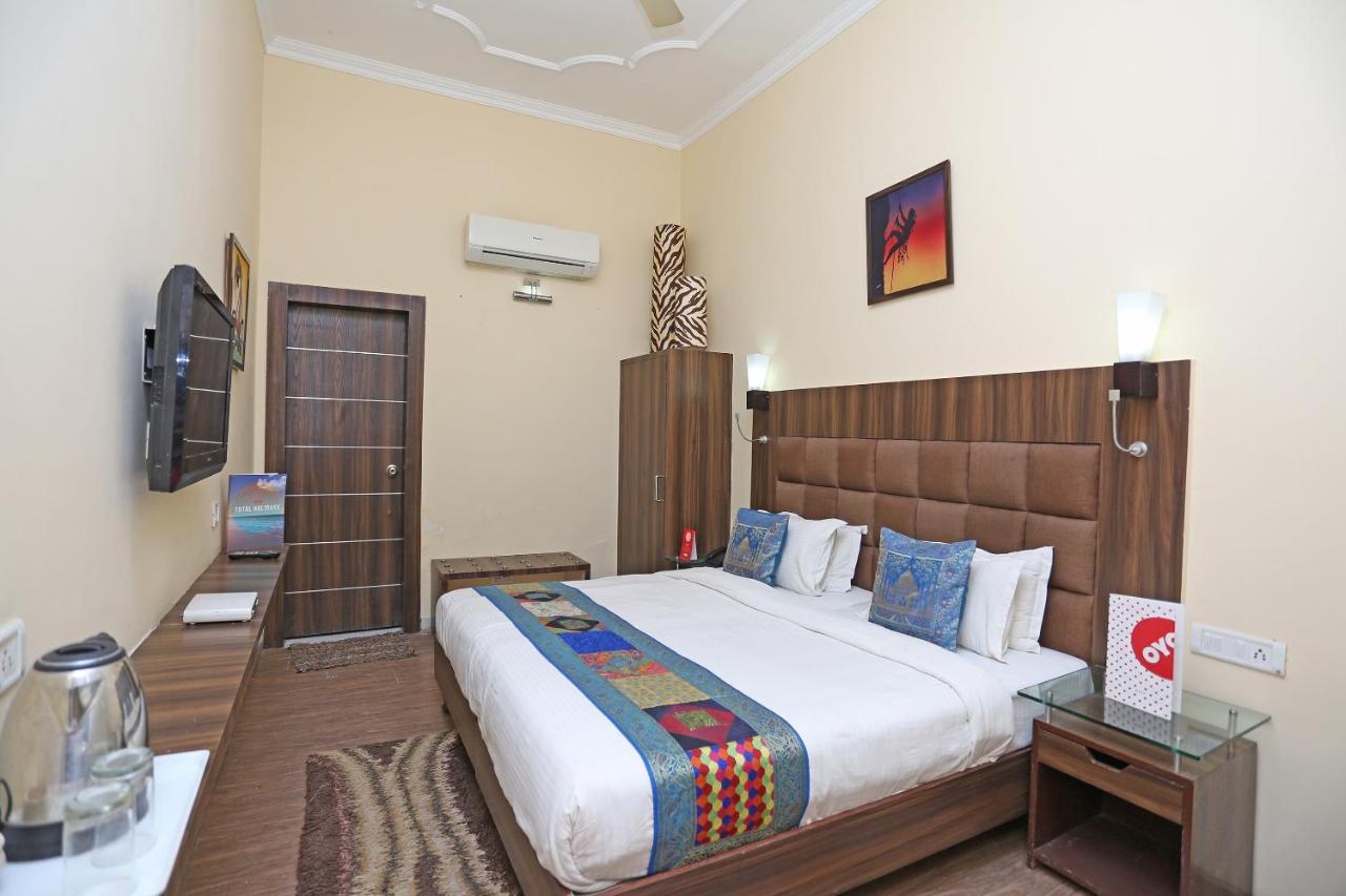 Hotel Oyo Flagship The Marc Blu Tājganj Esterno foto