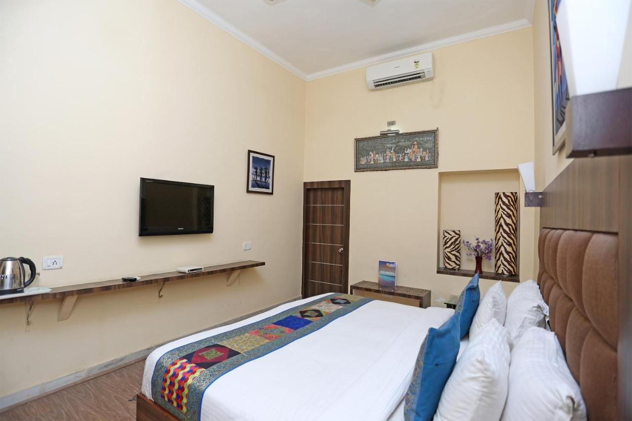 Hotel Oyo Flagship The Marc Blu Tājganj Esterno foto